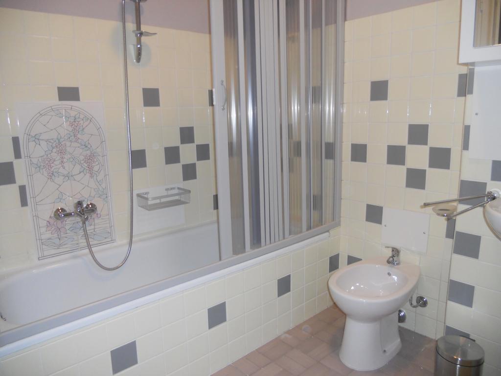 B&B International Trieste Luaran gambar