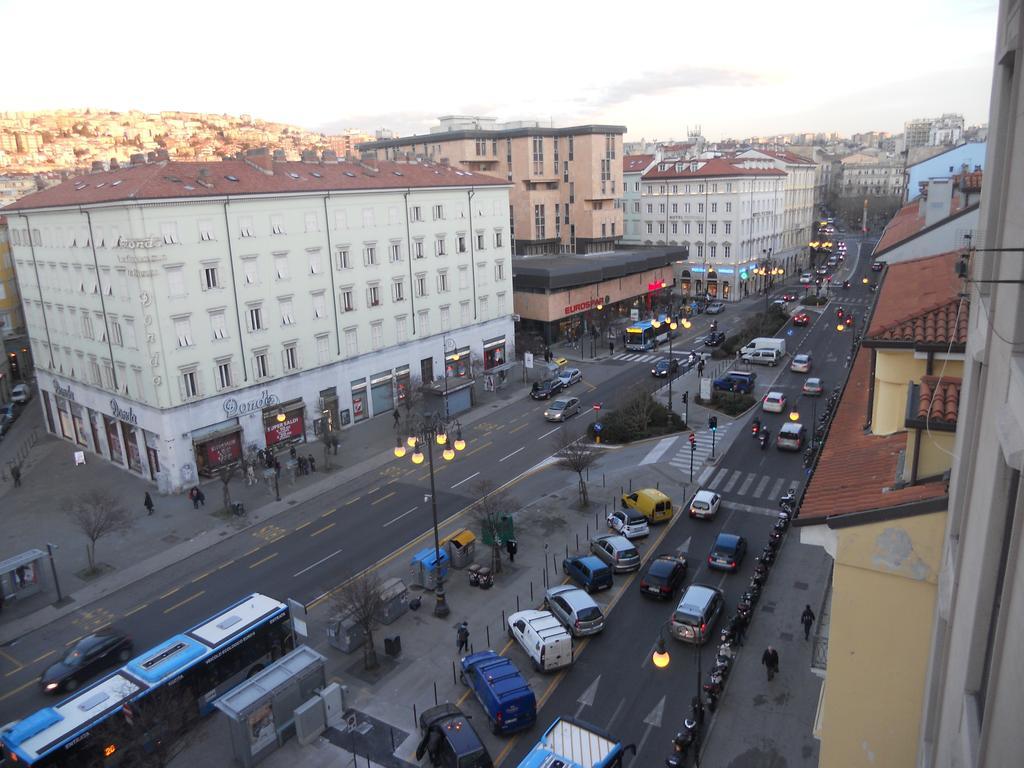 B&B International Trieste Luaran gambar