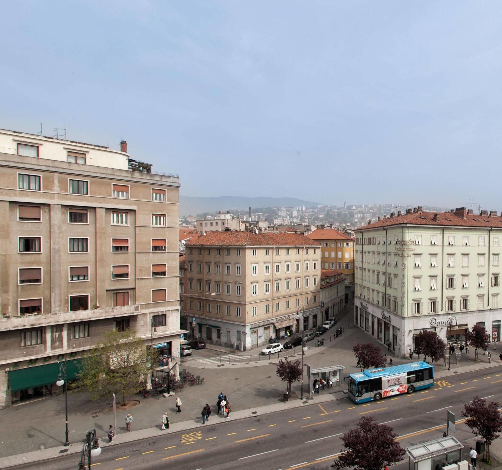 B&B International Trieste Luaran gambar