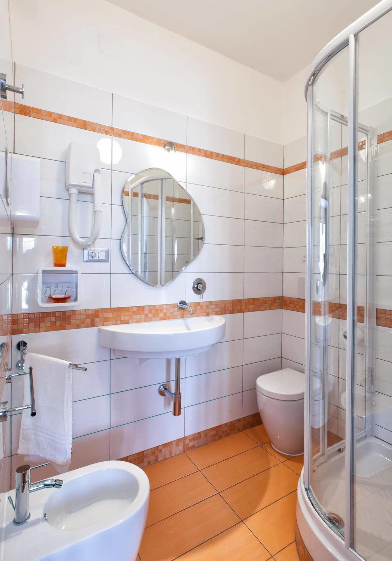 B&B International Trieste Luaran gambar
